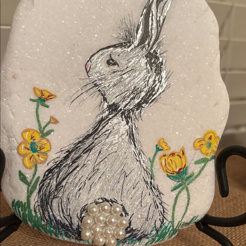 🆕 Hand-Painted Rabbit Stone Decor - Picture 3 of 5